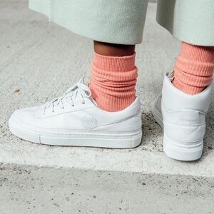 Komrads vegan white tennis shoes sneakers 9.5 sustainable